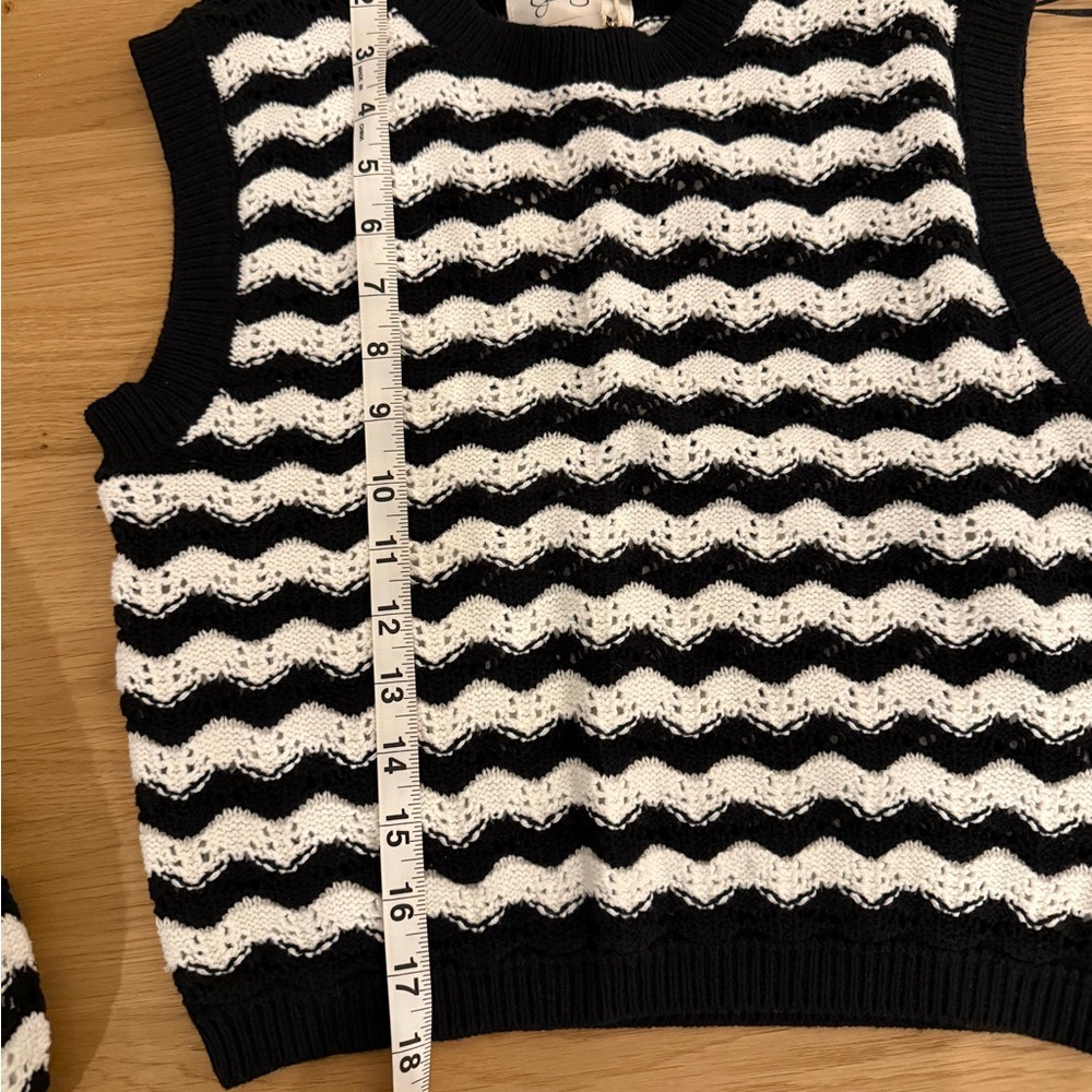 Black and White Chevron Knit Set - Picture 10 of 12